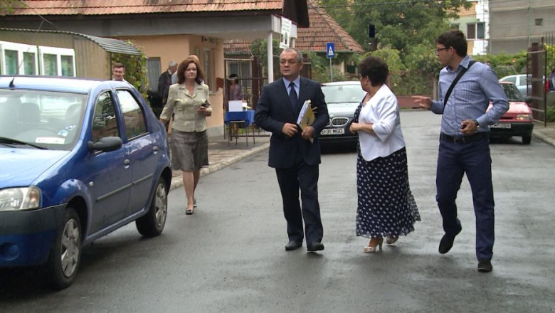 Acuzatii grave la adresa lui Emil Boc. Fostul ministru Gabriel Sandu sustine ca i-a dat bani pentru PDL, in schimbul pastrarii functiei Imagine