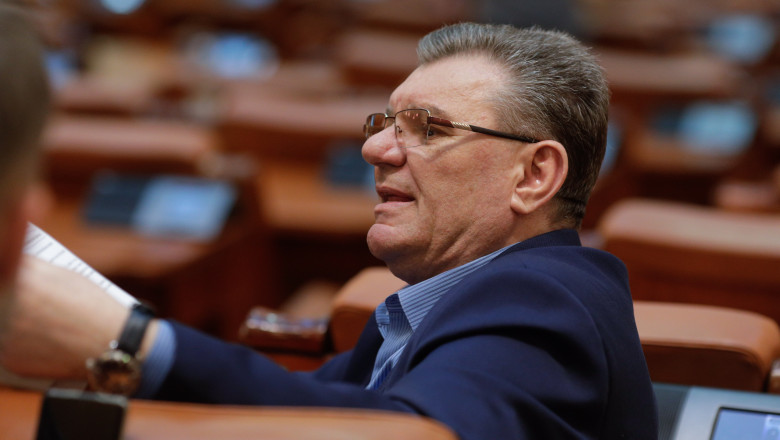 Acuzatii homofobe in Parlament. Liderul deputatilor SOS, catre USR: „Primiti ordine de la minoritatile sexuale. V-ati pierdut oja” Imagine