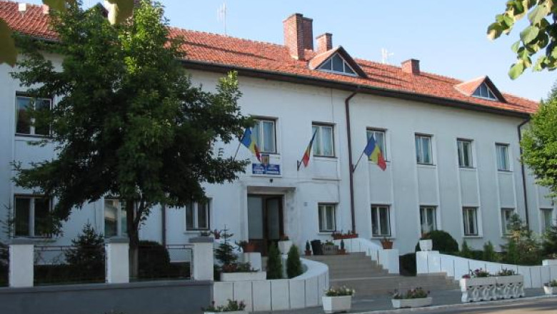 Acuzatii noi pentru primarul Beiusului: luare de mita si detinere ilegala de munitie. In dosar a fost retinut si administratorul Episcopiei Greco-Catolice Oradea Imagine