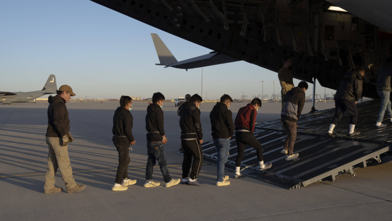Administratia Trump a deportat peste 37.000 de persoane in prima luna de mandat. Deportarile se vor intensifica lunile viitoare Imagine