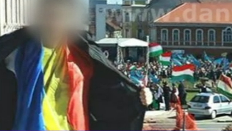 Adolescent amenintat din cauza unei fotografii cu steagul romanesc Imagine