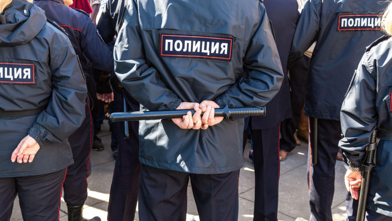 Adolescenta de 18 ani retinuta de politie, in Sankt Petersburg, pentru ca a interpretat un cantec anti-Putin Imagine