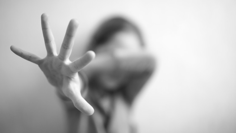 Adolescenta din Bihor, sechestrata si obligata sa se prostitueze timp de sase saptamani. Doi suspecti, arestati Imagine