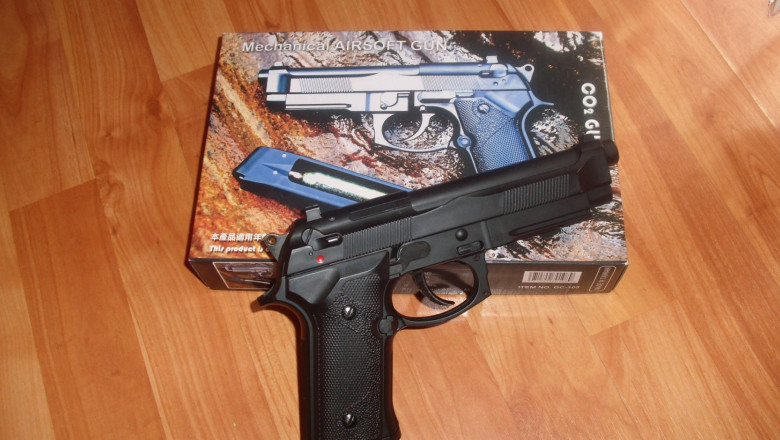 Adolescenta impuscata in gat. O fata de 14 ani a ajuns la spital, dupa ce a fost impuscata din greseala Imagine