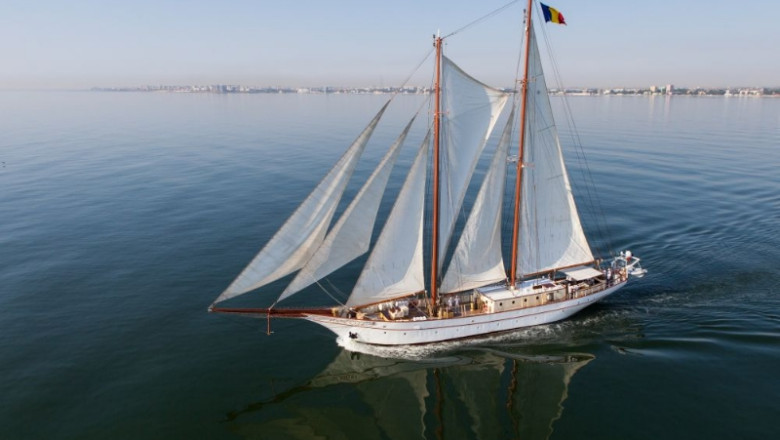 Adornate, primul velier din Romania care participa la o intrecere internationala pe apa Imagine