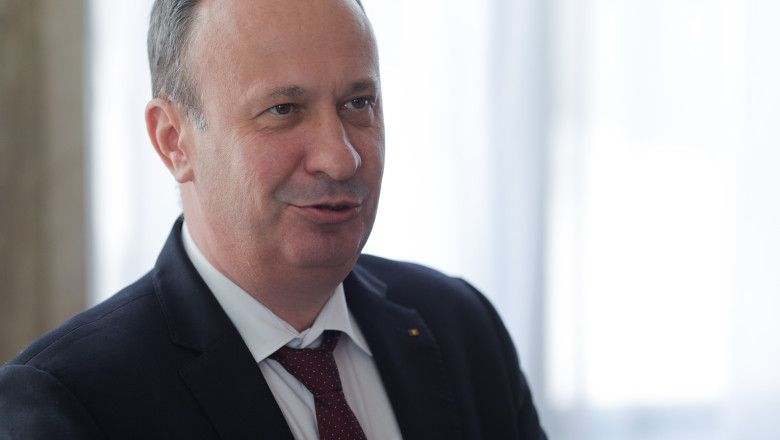 Adrian Caciu: 90% dintre romani castiga sub 4.000 de lei pe luna si noi dezbatem despre 5.000 de lei cheltuiti la un comerciant Imagine