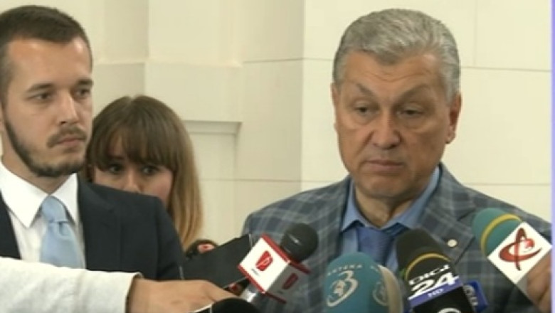 Adrian Nastase a mai scris o carte in inchisoare Imagine