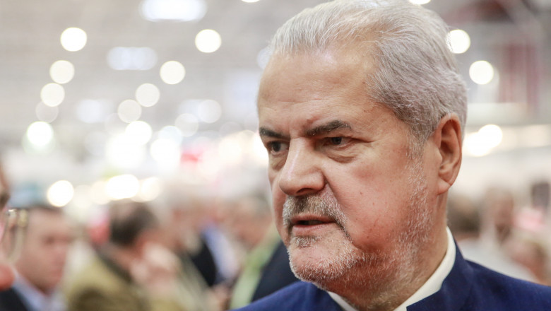 Adrian Nastase, despre Calin Georgescu: Ideile lui sunt asemanatoare cu cele de acum 100 de ani, dar izolarea sugerata este imposibila Imagine