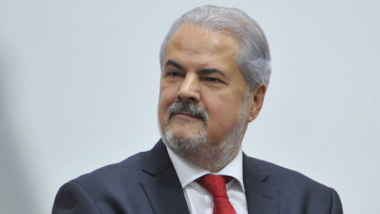 Adrian Nastase este suparat pe romanii care n-au tinut doliu pentru Ion Iliescu si ii numeste „progresisti” Imagine