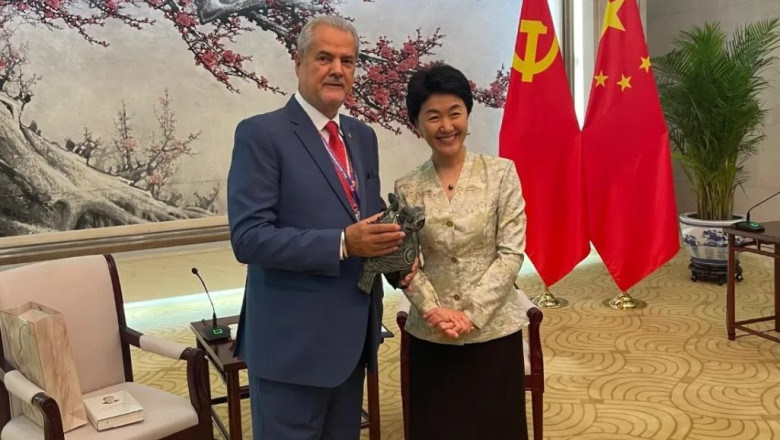 Adrian Nastase participa la parada militara de la Beijing, unde vor fi prezenti Xi Jinping, Vladimir Putin si Kim Jong Imagine