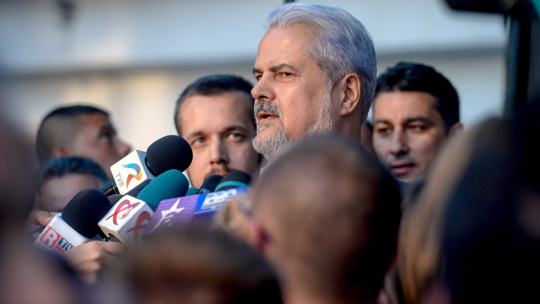 Adrian Nastase vrea o lege a gratierii. Discutiile in Parlament se reiau in septembrie Imagine