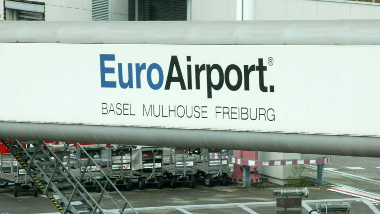 Aeroportul din Basel-Mulhouse a fost evacuat ”din motive de securitate”, din cauza unei amenintari cu bomba Imagine