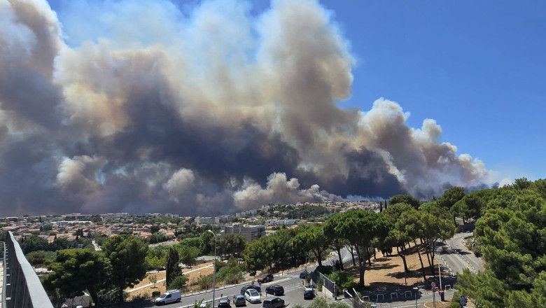 Aeroportul din Marsilia a fost inchis din cauza incendiilor de vegetatie Imagine