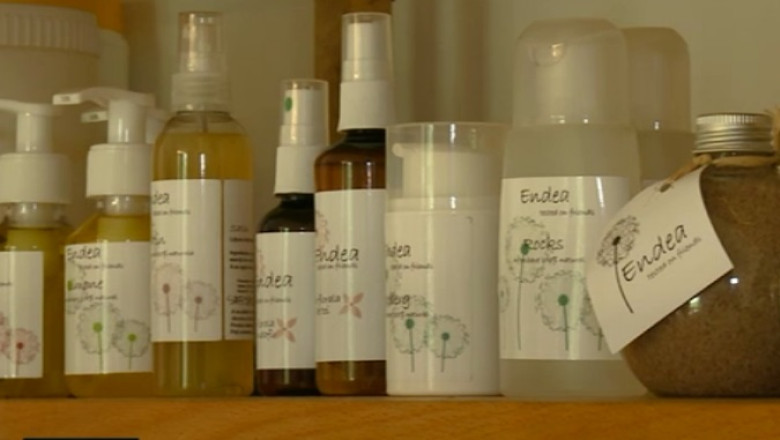 AFACERE. Au lasat multinationalele in care lucrau si acum vand cosmetice bio in tara si in strainatate Imagine