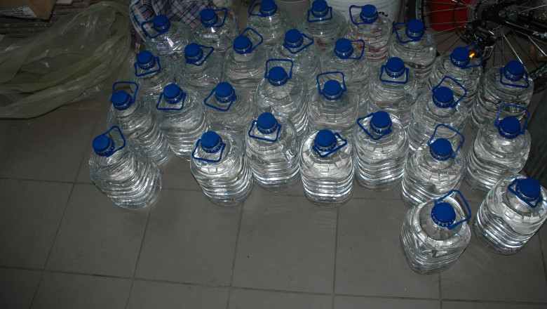 Afacere cu alcool contrafacut, descoperita de politisti in Bihor Imagine