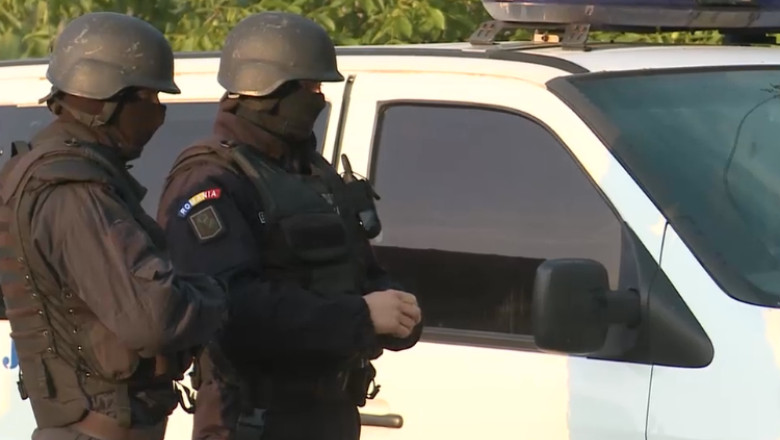 Afacere cu iz penal. Peste o tona de artificii si petarde, confiscate din casa unui tanar din Bucuresti Imagine