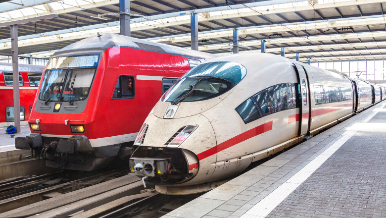 Agatat de tren, la 282 km/h: aventura unui barbat dupa ce a coborat sa fumeze o tigara intr-o gara Imagine