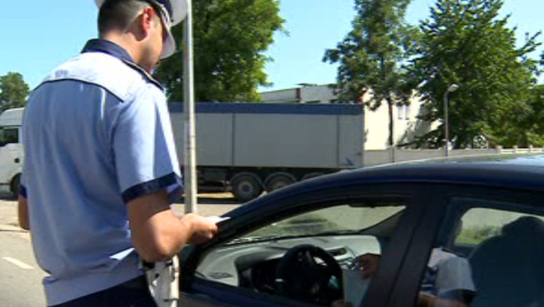 Agentii rutieri au obosit scriind procese verbale de amenda Imagine