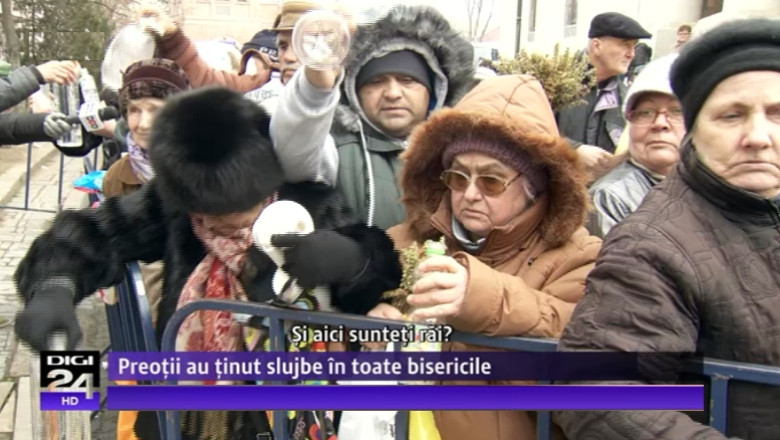 Aghiazma, niciodata suficienta de Boboteaza. Credinciosii s-au imbrancit pentru sutele de tone de apa sfintita pregatite de biserici Imagine