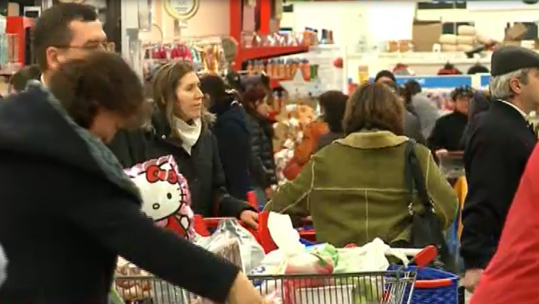 Aglomeratia la cumparaturi pentru ultima petrecere din an Imagine