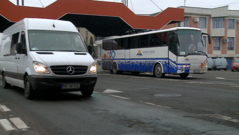 Aglomeratie in vami. In ajun de sarbatori, traficul prin punctele de frontiera din vestul tarii a crescut cu 30% Imagine