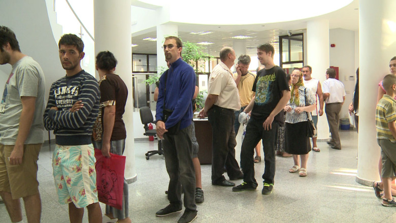 Aglomeratie la ”Buletine”, in Timisoara, in ziua libera data de Guvern Imagine