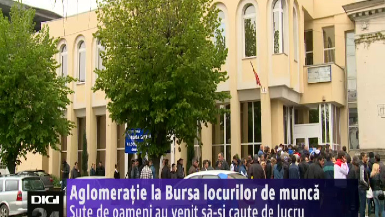Aglomeratie la Bursa locurilor de munca. Sute de doljeni au venit sa-si caute de lucru Imagine