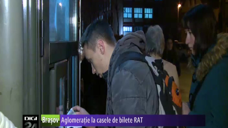 Aglomeratie la casele de bilete RAT Imagine