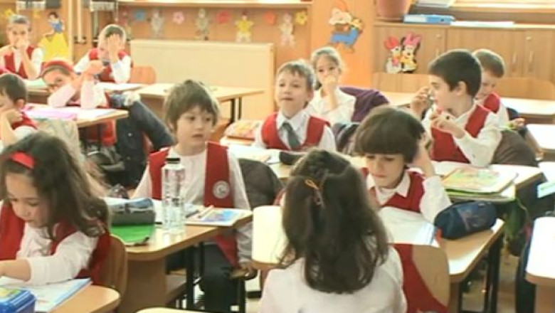 Aglomeratie la clasele pregatitoare. Elevii vor invata in doua schimburi  Imagine