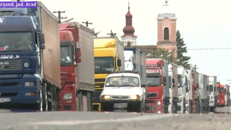 Aglomeratie la granita cu Ungaria. Se sta la coada chiar si trei - patru ore Imagine