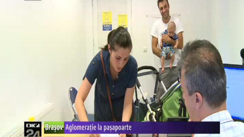 Aglomeratie la pasapoarte. Sute de brasoveni stau la cozi pentru a-si rezolva actele Imagine
