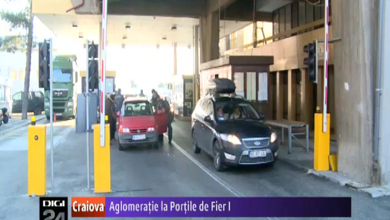 Aglomeratie la Portile de Fier I. Romanii plecati la munca in strainatate se intorc acasa de sarbatori   Imagine