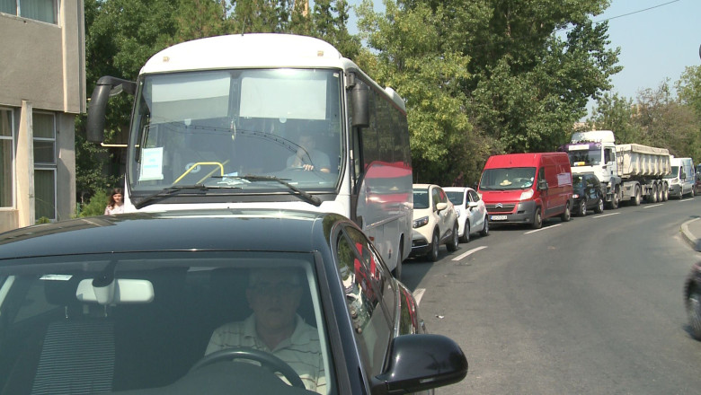 Aglomeratie la Trecere Bac. Bacurile functioneaza la interval de 30 de minute  Imagine