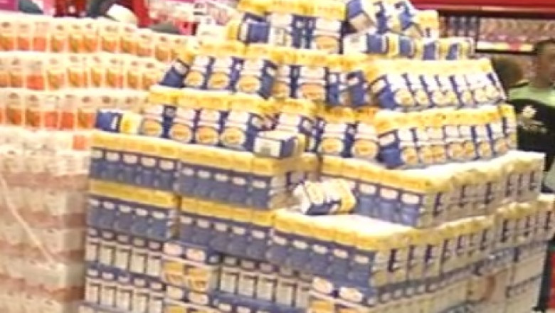 Aglomeratie la zahar cu pret redus. Oamenii au cumparat si cate 100 de kilograme Imagine