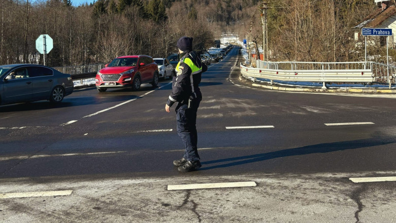 Aglomeratie pe DN1, in judetul Brasov. Politia recomanda rute alternative soferilor care se intorc in Bucuresti Imagine