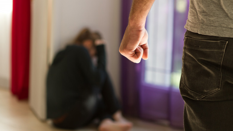 Agresorii vor fi tinuti la distanta cu ordine de protectie. Cum vor fi ajutati un sofer agresat sau un student batut la camin Imagine