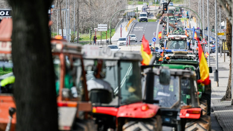 Agricultorii spanioli continua protestele. Au blocat autostrazi si anunta manifestatii la Madrid Imagine