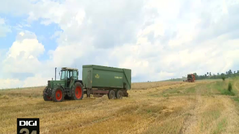 Agricultura cu utilaje de import Imagine