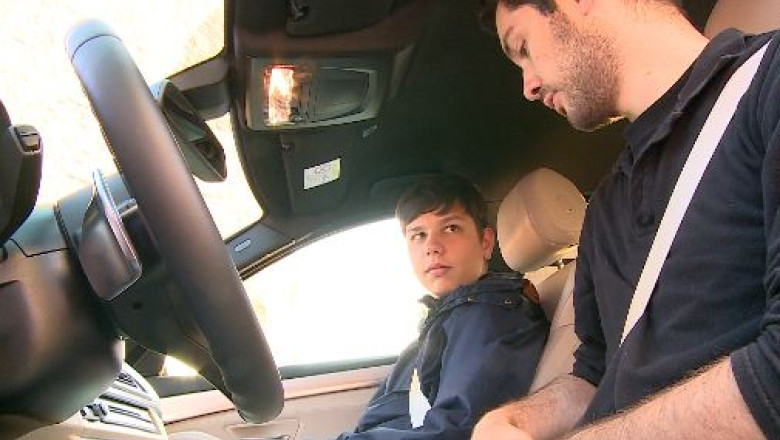 Ai carte, ai parte. Un elev va merge la scoala cu o limuzina, timp de o saptamana, dupa ce a castigat un concurs de lectura Imagine