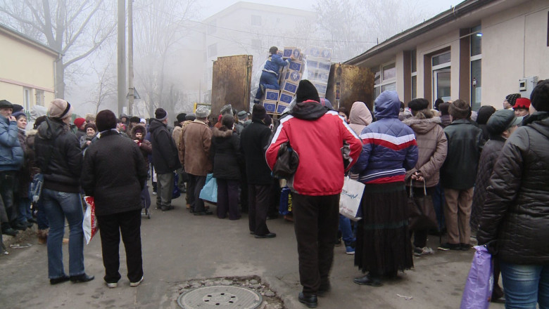 Ajutoare carate cu masina de gunoi Imagine