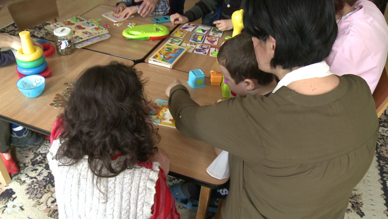 Ajutor pentru copiii cu autism Imagine