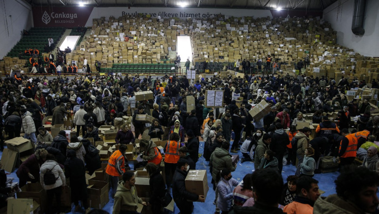 Ajutor urias din partea tarilor arabe pentru Turcia si Siria. Aproape 185.000 de oameni au donat intr-o singura zi Imagine