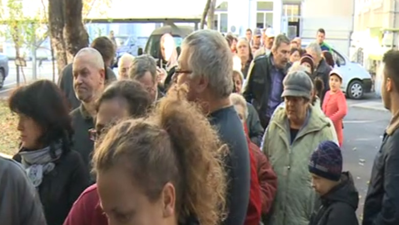 Ajutorul de incalzire. Oamenii au stat ore in sir la coada pentru certificatul fiscal  Imagine