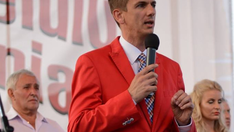 Akos Mora NU mai este senator Imagine