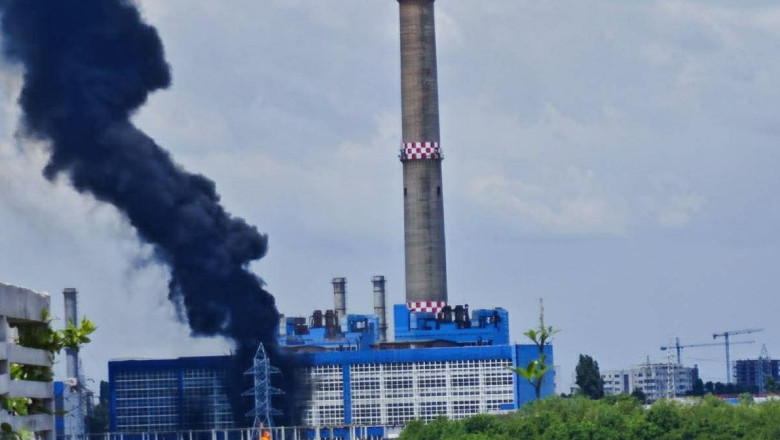 Al doilea incendiu la CET Vest din Capitala, intr-o luna. Focul a cuprins un transformator si o hala. Precizarile Elcen