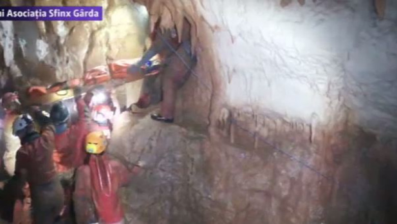 Alba. Exercitiu de salvare din pestera Imagine