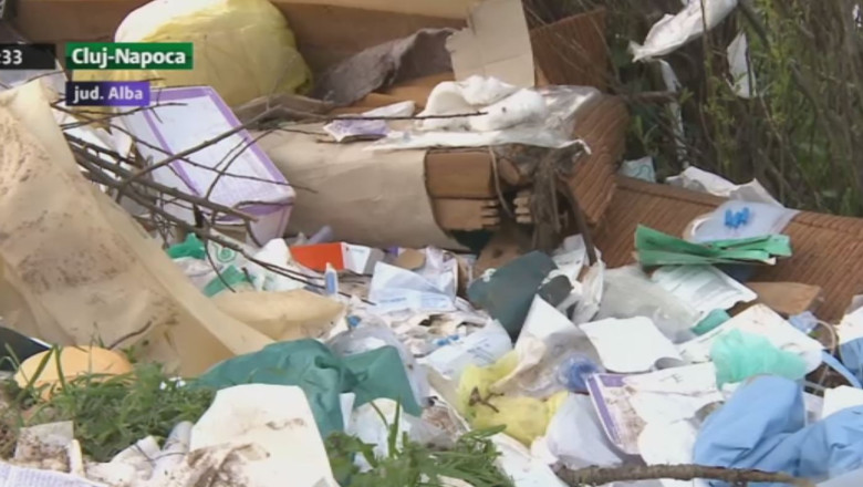Alba. Medicamente aruncate pe camp Imagine