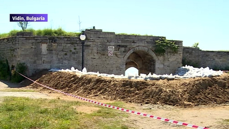 Aleea care se transforma in dig, piedica bulgareasca in calea inundatiilor la Vidin Imagine