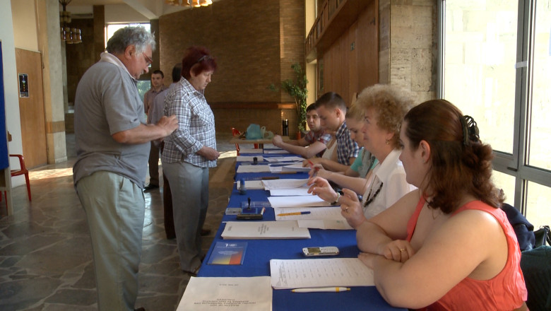 Alegeri europarlamentare. Vot la prima ora in Oradea Imagine