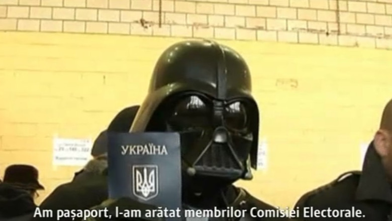 Alegeri in Ucraina. Un candidat nu a fost lasat sa voteze pentru ca purta costumul unui personaj din Razboiul Stelelor Imagine